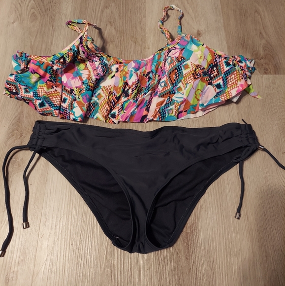 Bikini - Picture 1 of 3